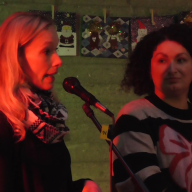 Frau Conradi und Frau Matteu bei der Begrüßung