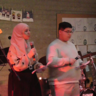 Unsere Moderatoren Zainab und Luca.