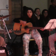 WF 9 Musik mit "Give peace a chance."