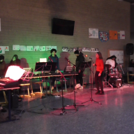 WF 9 Musik mit "Give peace a chance", einem weiteren Friedenslied von John Lennon.