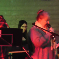 Die Lehrerband mit Frau Pigniatelli, Frau Krüger und Mrs. Brenner, plus Valentina.